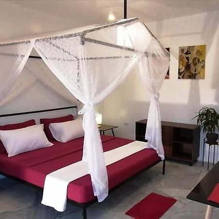 Bed and Breakfast Lonos Circle Private Garden Romblon Экстерьер фото