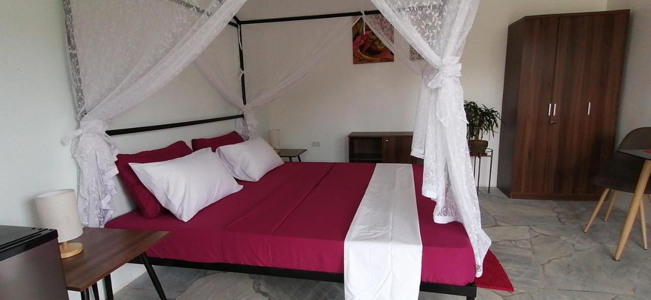 Bed and Breakfast Lonos Circle Private Garden Romblon Экстерьер фото